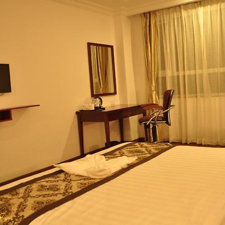 Grand Clarks Inn Badami Exteriör bild