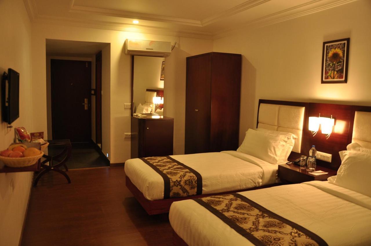 Grand Clarks Inn Badami Exteriör bild