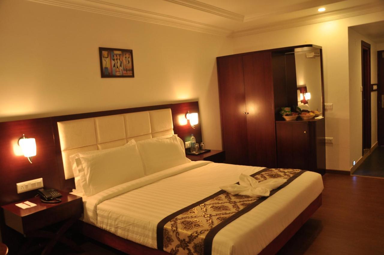 Grand Clarks Inn Badami Exteriör bild