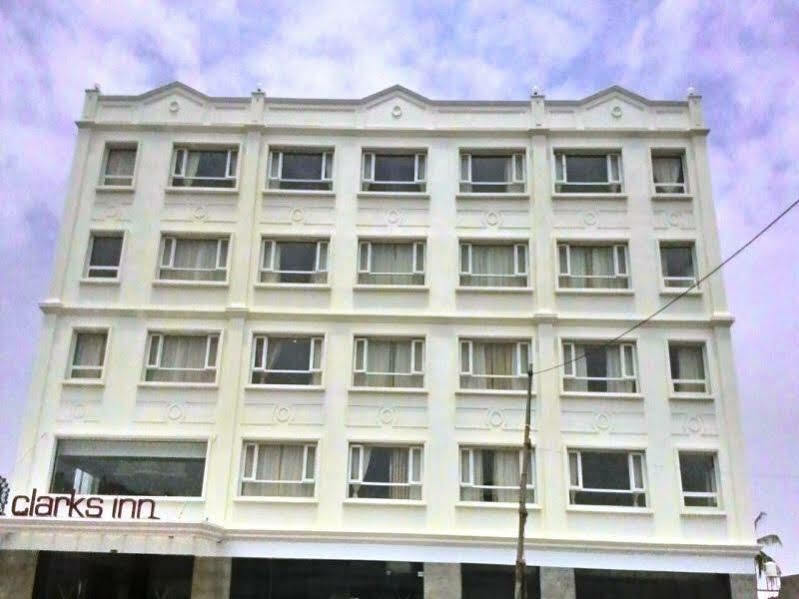 Grand Clarks Inn Badami Exteriör bild