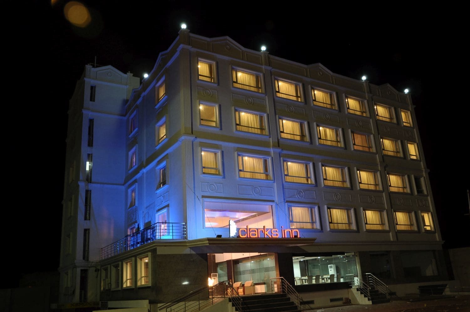 Grand Clarks Inn Badami Exteriör bild